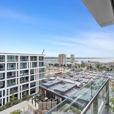 Sleek Modern Studio With Balcony Оукланд Екстериор снимка