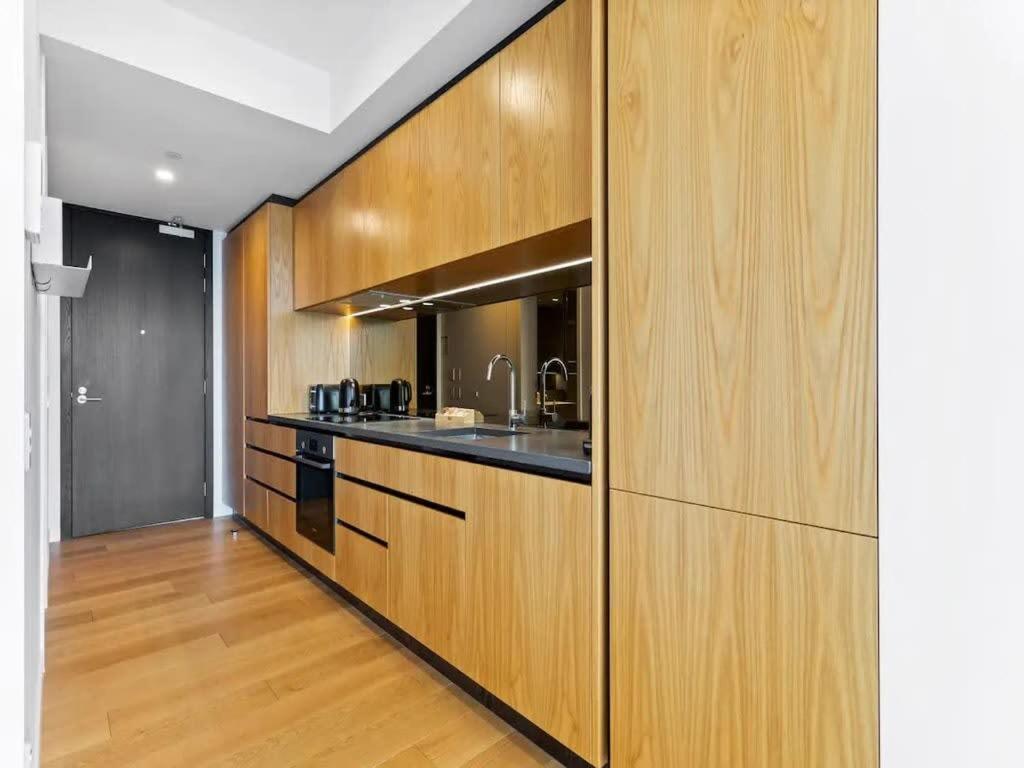 Sleek Modern Studio With Balcony Оукланд Екстериор снимка